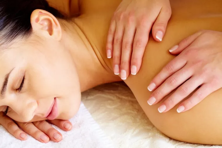 Massage du corps à l'huile d'olive et jojoba, Saint-Paul, BEZANDRY